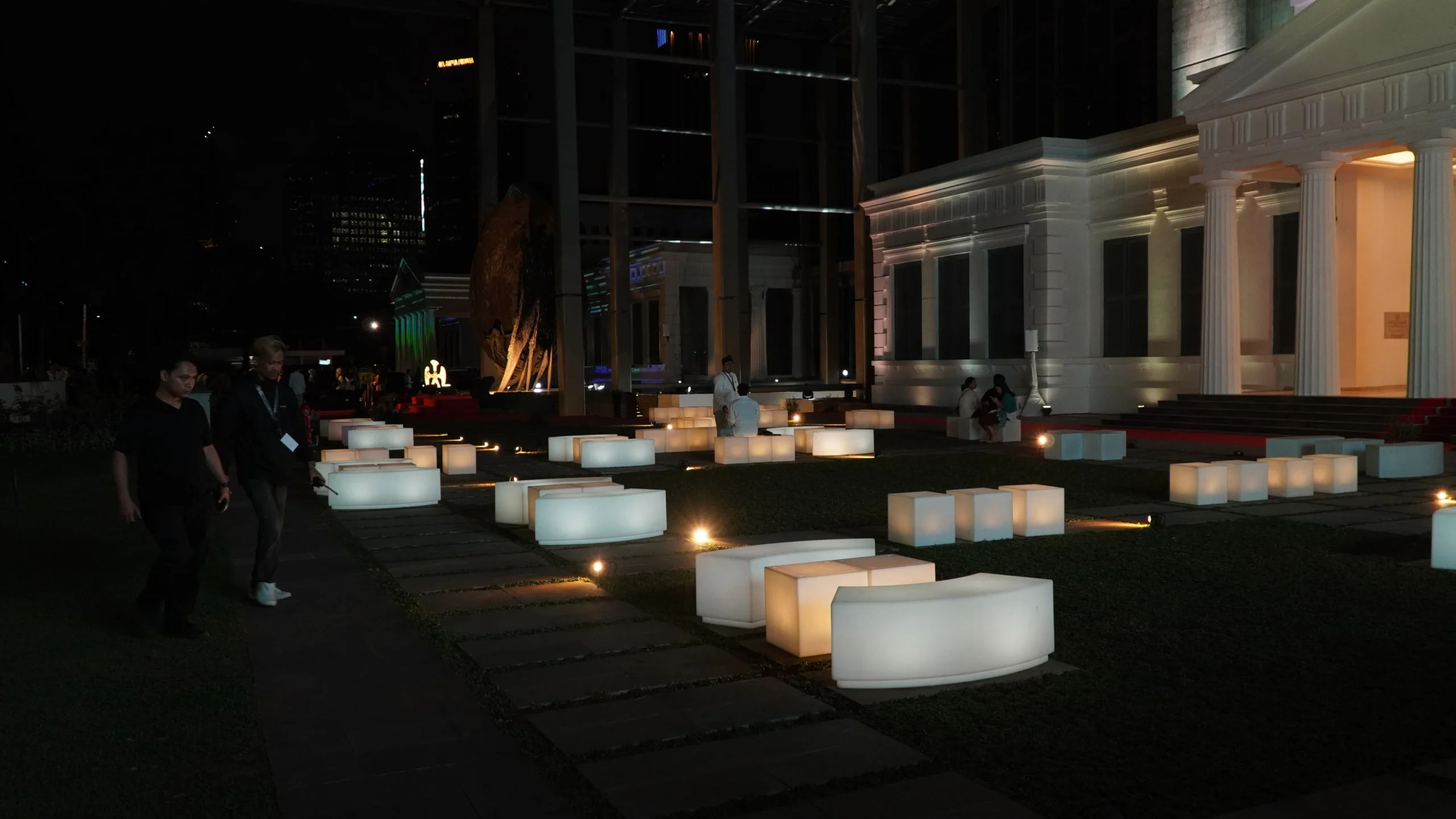 Sewa LED Furniture untuk Dekorasi Acara Outdoor