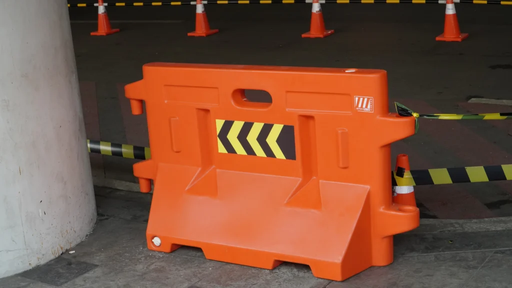 pembatas jalan orange kotak