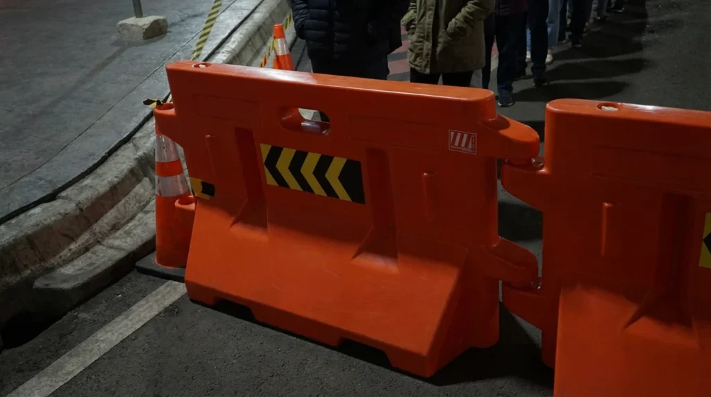 sewa water barrier pesta malam tahun baru