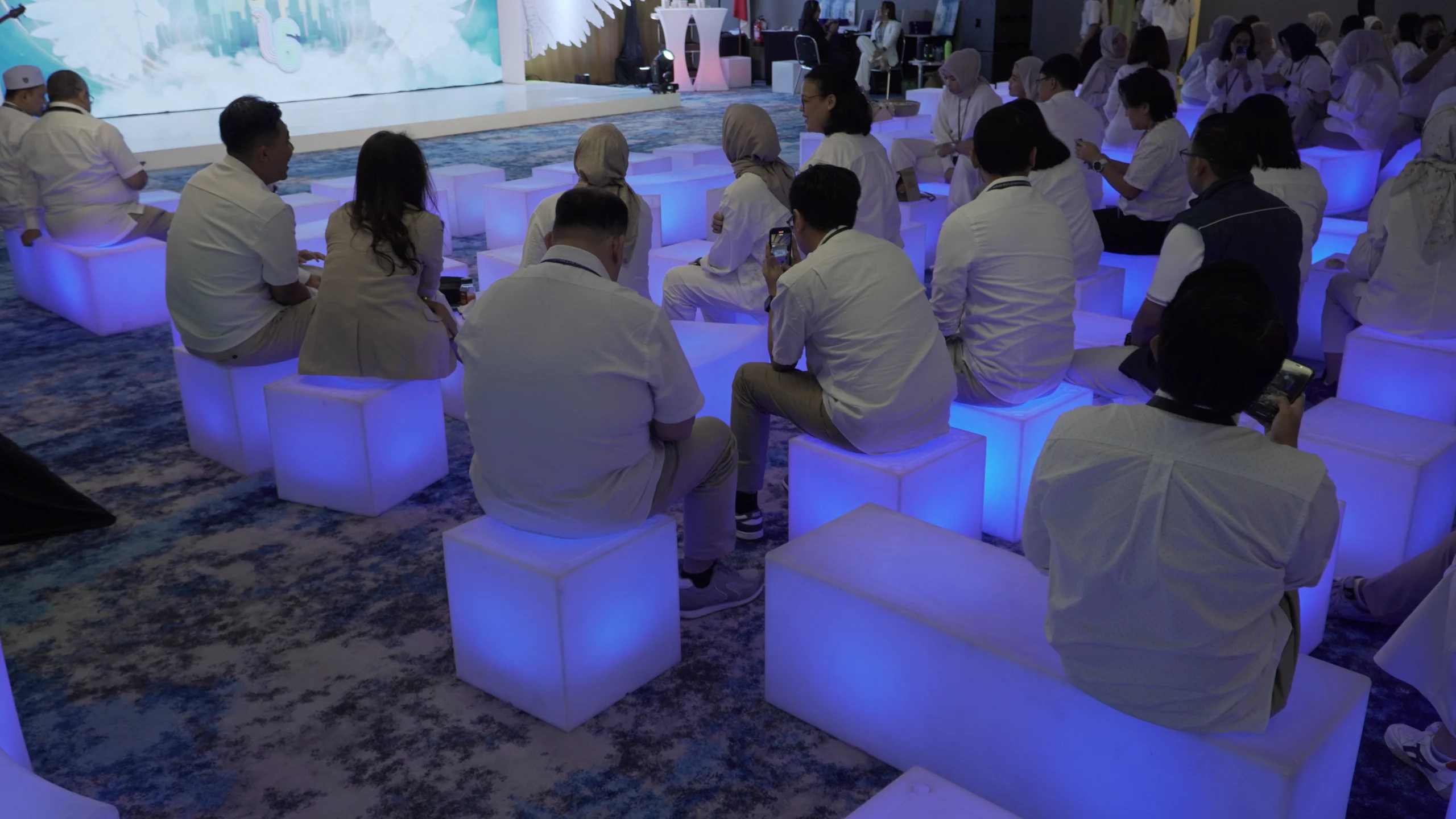 Gathering Kantor Sewa Led Furniture Rentalink