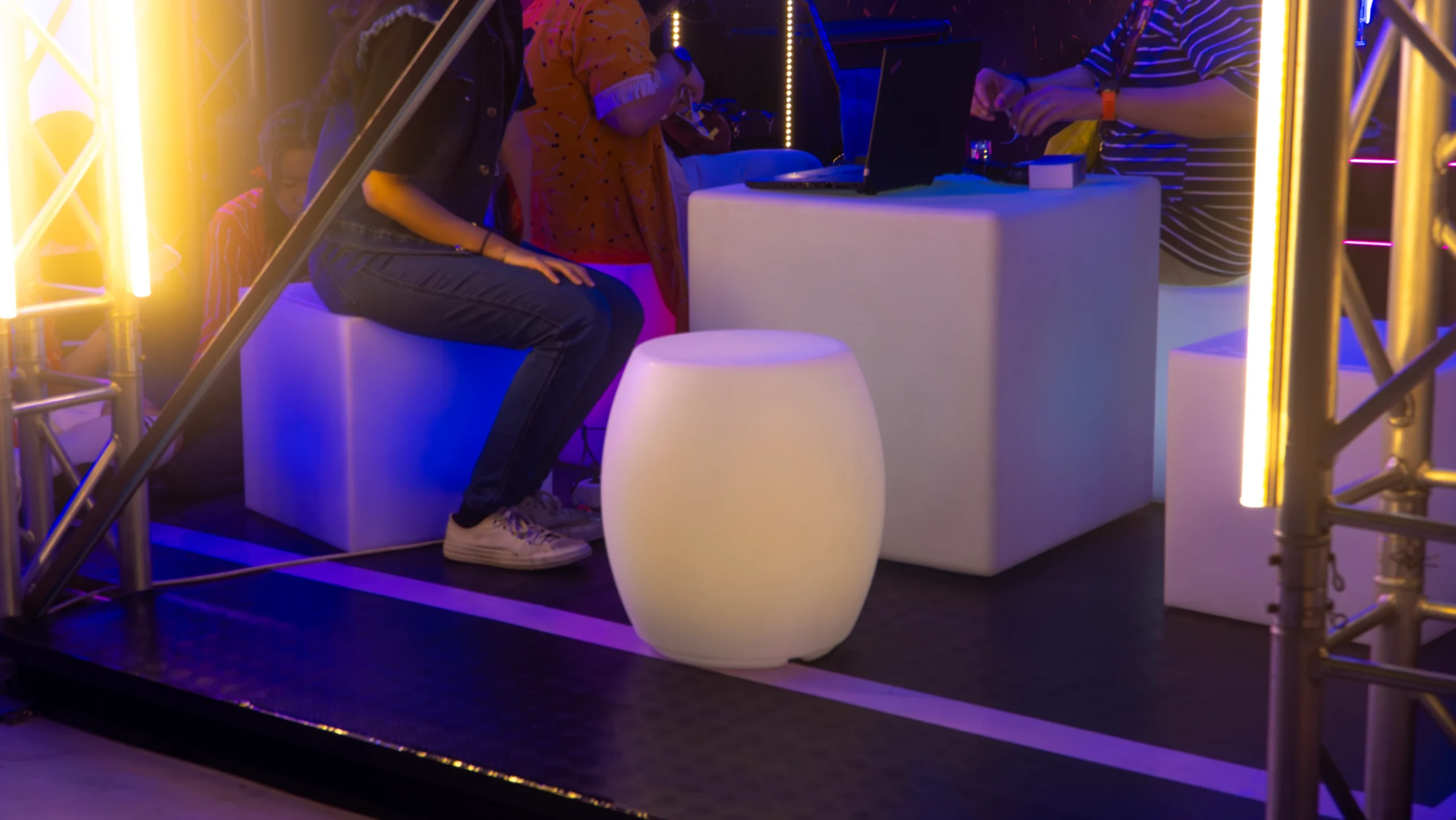 portofolio led furniture rentalink