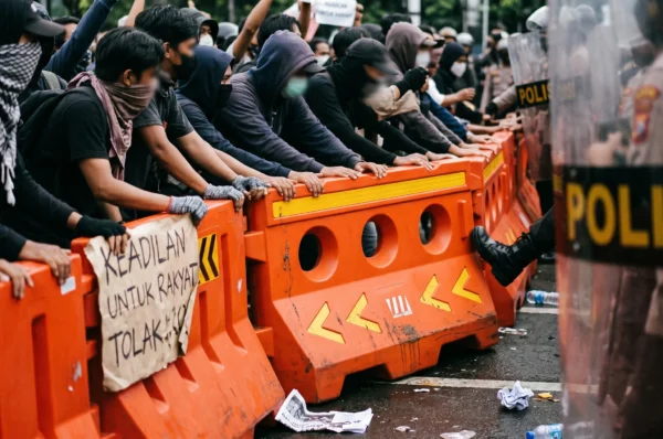 fungsi road barrier untuk keamanan saat demo
