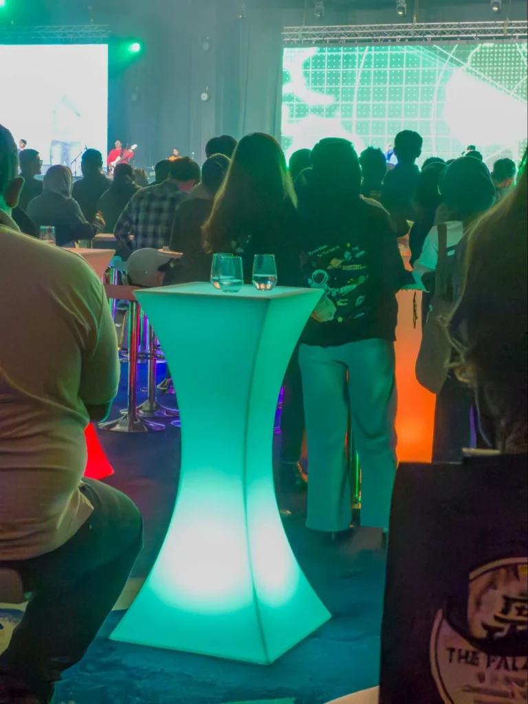 meja koktail led furniture untuk event rentalink