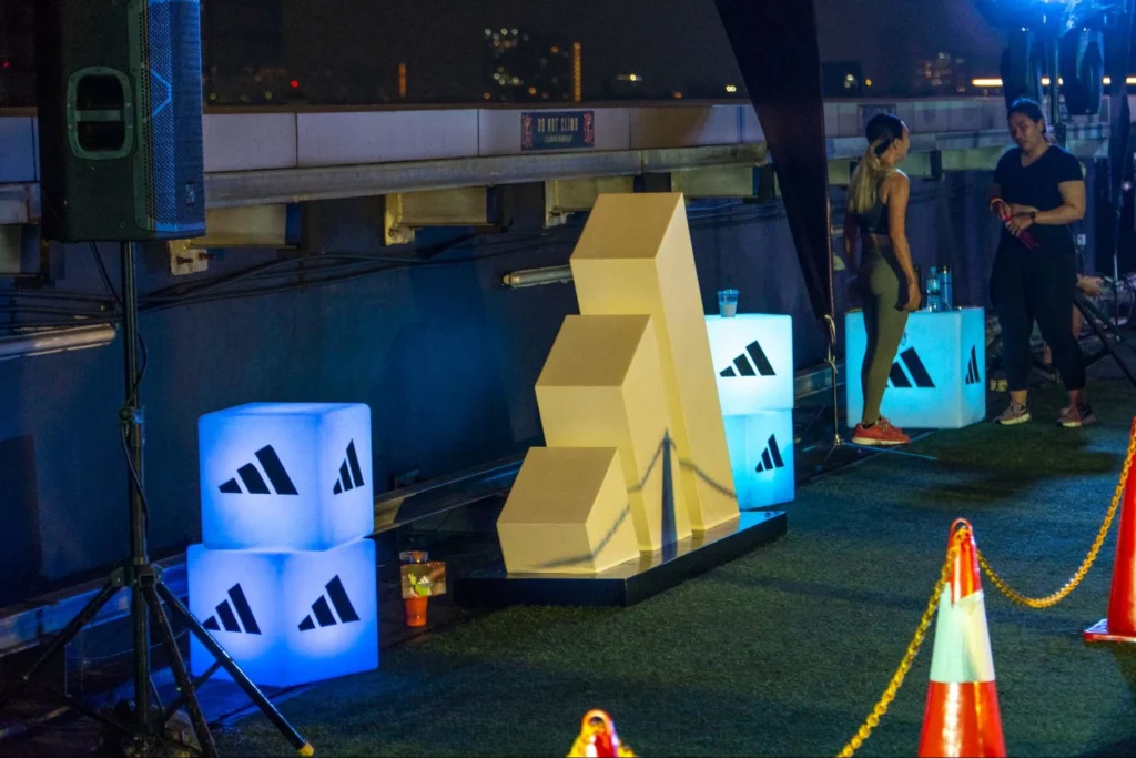 cube totem led furniture untuk event rentalink