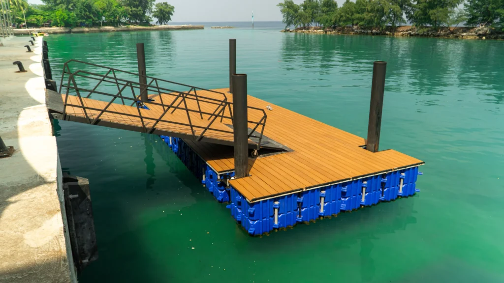 sewa kubus apung untuk wisata air dermaga apung