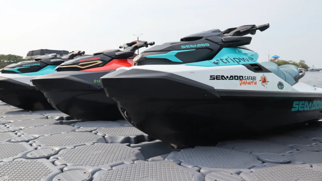 sewa kubus apung untuk wisata air jet ski dock apung